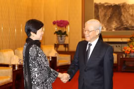 越共中央总书记阮富仲会见中国人民对外友好协会会长李小林（图片来源：越通社）