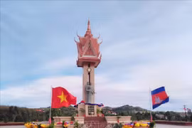 越柬友谊纪念碑在柬埔寨蒙多基里省落成