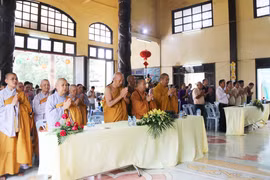 旅居老挝越南人举行佛历2563年佛诞大典