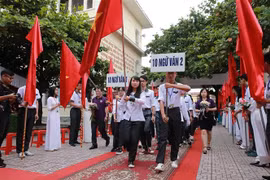 越南全国2400万多名学生今日迎接2019-2020新学年