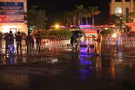 海防市捣毁一起特大网络赌博案：越南将380名涉案人员移交中国警方