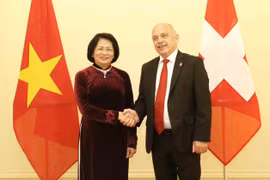 越南国家副主席邓氏玉盛会见瑞士总统乌利·毛雷尔