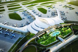 阮春福要求完善龙城国际航空港建设项目可行性研究报告