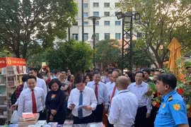2020庚子年春节图书街：解读“书中的奥妙”