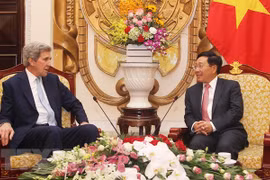 美国前国务卿约翰•克里来越出席2019年越南经济论坛