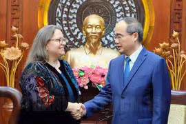阮善仁会见美国新任驻胡志明市总领事玛丽·达穆尔