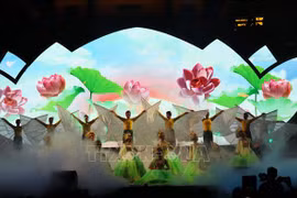 “神圣莲花”大型音乐会在胡志明市举行