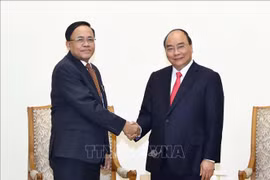 越南政府总理阮春福会见缅甸国际合作部部长吴觉丁