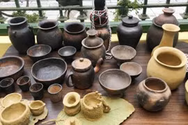 力争将崑嵩省巴拿族的陶器打造成旅游产品