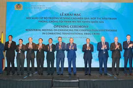 东南亚各国实行联合作战，共同打击毒品犯罪