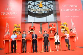 Vingroup五星级酒店和东南亚最高观测塔正式投入运行