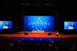 阮春福总理：政府与企业同行