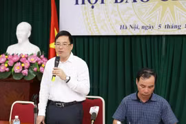 加快国有企业股份制改革和撤资进度