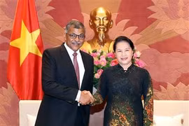 越南国会主席阮氏金银会见新加坡首席大法官