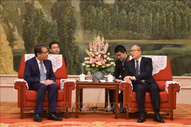 中国天津市市委书记李鸿忠接见越南驻中国大使馆代表团