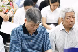 河内市人民法院开庭审理Vinashin集团滥用职权侵吞银行存款利息额外款项案件