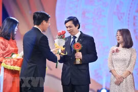 越共海外事务党委启动2019年“金锤子镰刀”党建新闻奖