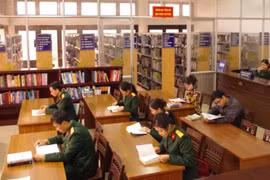 越南与老挝加强军队图书馆的合作