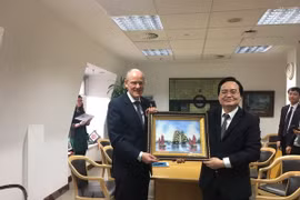 越南与英国加强教育合作