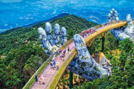  岘港金桥——岘港市旅游业的亮点