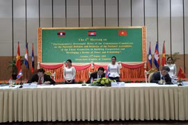 柬老越三国国会国防与安全委员会第四次会议闭幕并签署合作备忘录