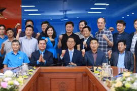 越南劳动总联合会主席会见韩国工会联合会代表团