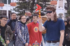 外国留学生喜欢体验越南春节文化习俗