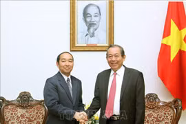 政府常务副总理张和平会见老挝最高人民法院院长坎帕•森达拉
