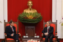 阮文平会见美国财政部长副助理部长罗伯特·卡普罗特