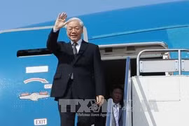  越共中央总书记、国家主席阮富仲离开河内 启程访问老挝和柬埔寨