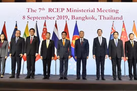 东盟与中国加强贸易伙伴关系
