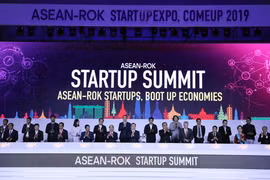 阮春福总理出席东盟与韩国创业峰会