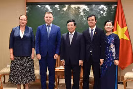 越南政府副总理范平明会见俄罗斯联邦青年事务署署长亚历山大·布加耶夫