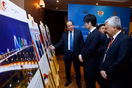 “东盟-日本关系45周年”图片展在河内开幕