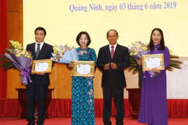 广宁省多个集体和个人荣获老挝国家主席授予的勋章