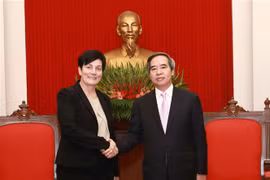 中央经济部部长阮文平会见国际金融公司首席运营官