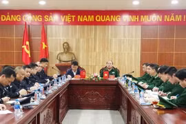 越南谅山省边防部队向中国职能力量移交疑似与高科技犯罪有关的赃物