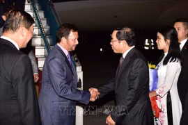  文莱达鲁萨兰国苏丹哈吉·哈桑纳尔·博尔基亚开始对越南进行国事访问