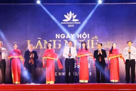 2019年东盟手工艺村旅游节在北宁省举行