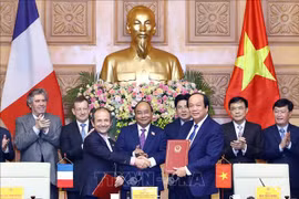 越南与法国签署关于电子政务的合作备忘录