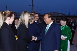 越南政府总理阮春福圆满结束对罗马尼亚和捷克的正式访问