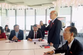 胡志明市国会代表团与法国里昂分享城市发展经验