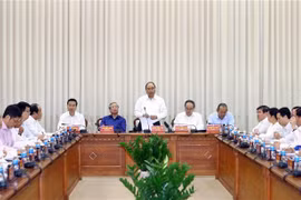 阮春福要求胡志明市继续以科技与创新为出路