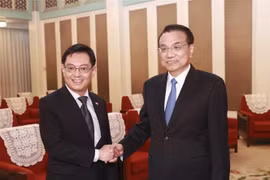 中国与新加坡加强合作 共同维护基于规则的自由贸易