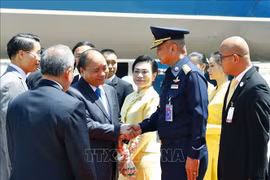 越南政府总理阮春福抵达曼谷 开始出席第34届东盟峰会系列活动
