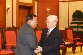 越共中央总书记、国家主席阮富仲会见老挝人民革命党总书记、国家主席本扬