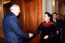 越南国会主席阮氏金银会见白俄罗斯总理谢尔盖·尼古拉耶维奇·鲁马斯