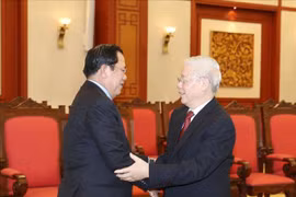 越共中央总书记、国家主席阮富仲会见柬埔寨人民党主席、政府首相洪森