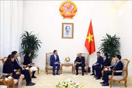 阮春福会见新加坡制造商总会会长符标雄