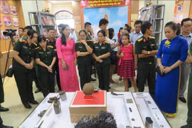 柬埔寨推翻种族灭绝制度40年：近300张宝贵的图片及实物得到展示